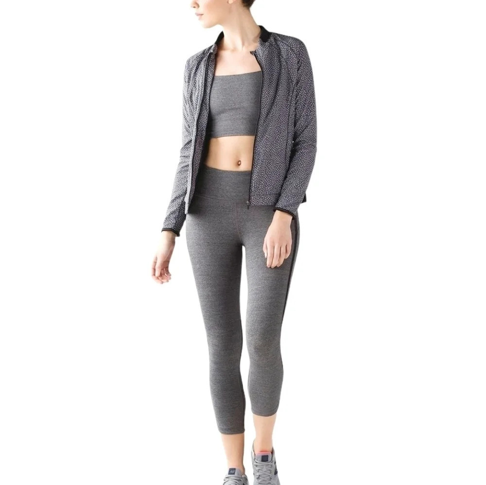 LULULEMON Hit it Frozen fizz white black bomber windbreaker Jacket  size 4 - Picture 2 of 10
